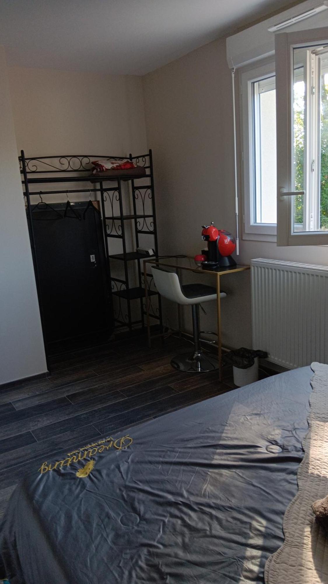 Chambre Privee Dans Une Maison Familiale Charmes  Eksteriør billede
