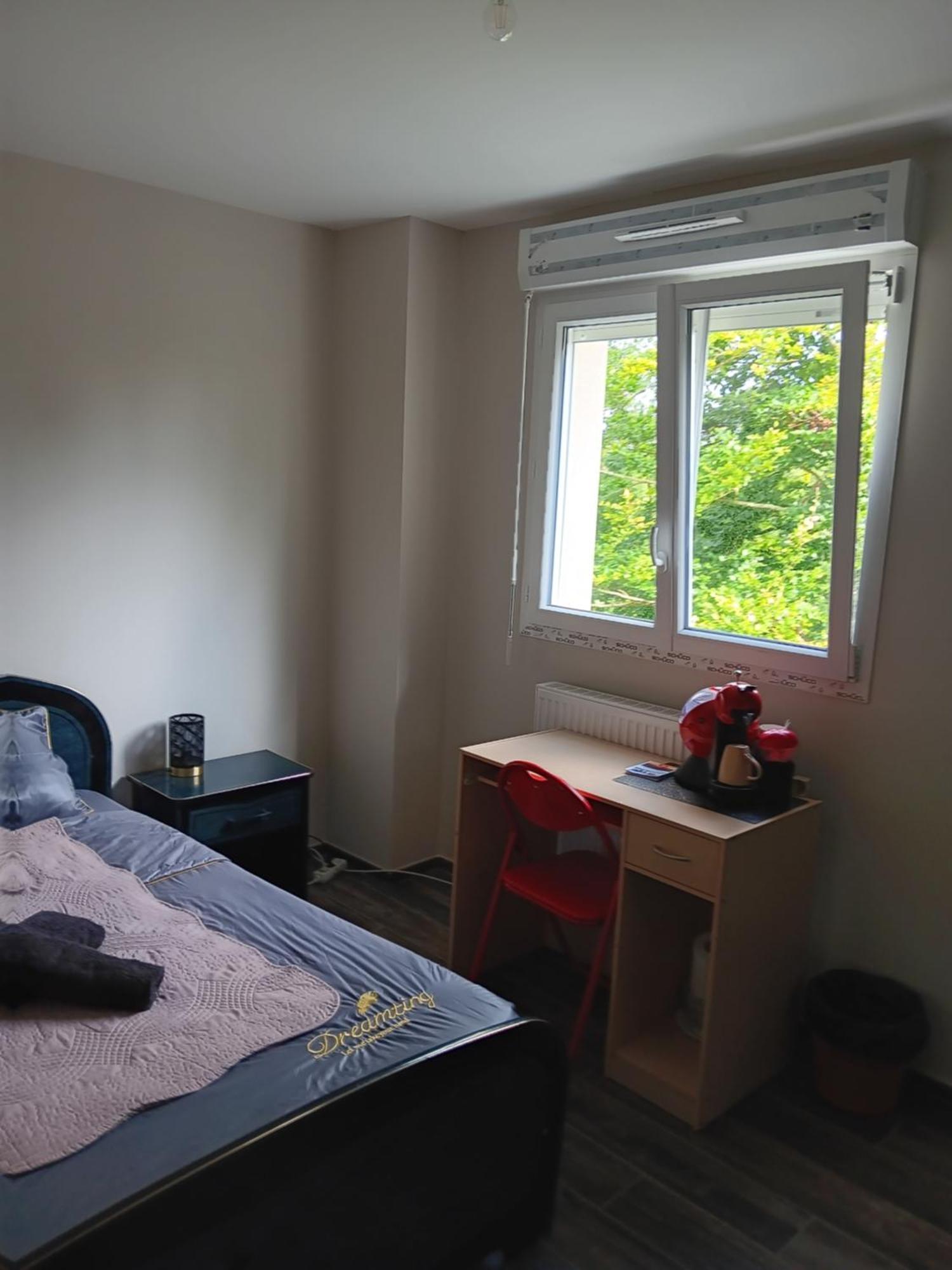 Chambre Privee Dans Une Maison Familiale Charmes  Eksteriør billede