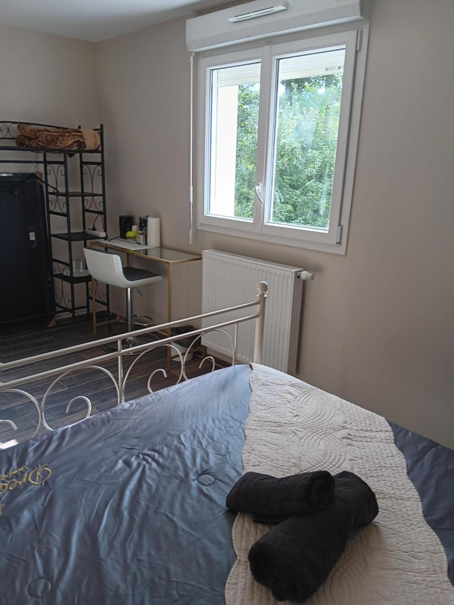 Chambre Privee Dans Une Maison Familiale Charmes  Eksteriør billede