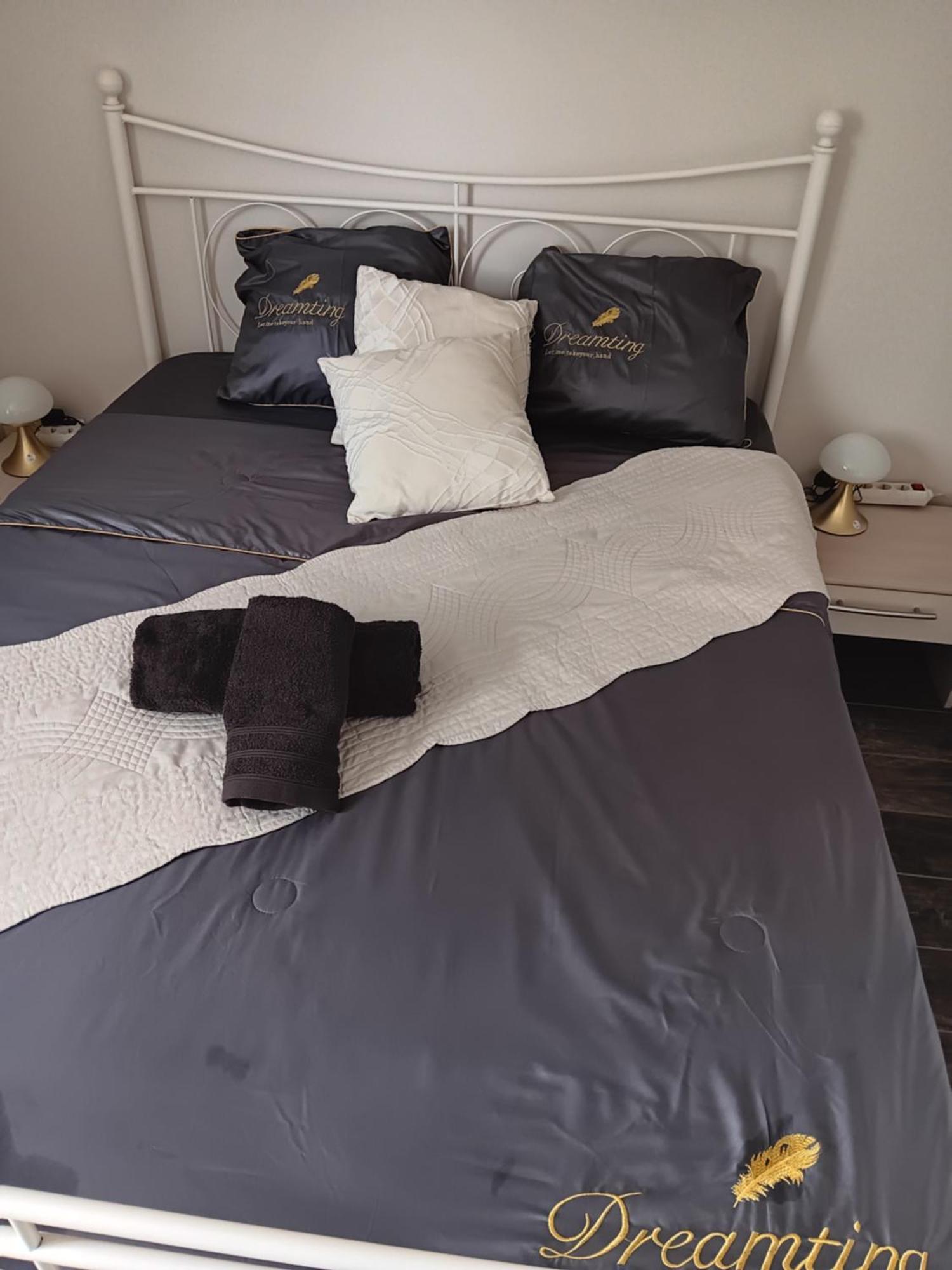 Chambre Privee Dans Une Maison Familiale Charmes  Eksteriør billede